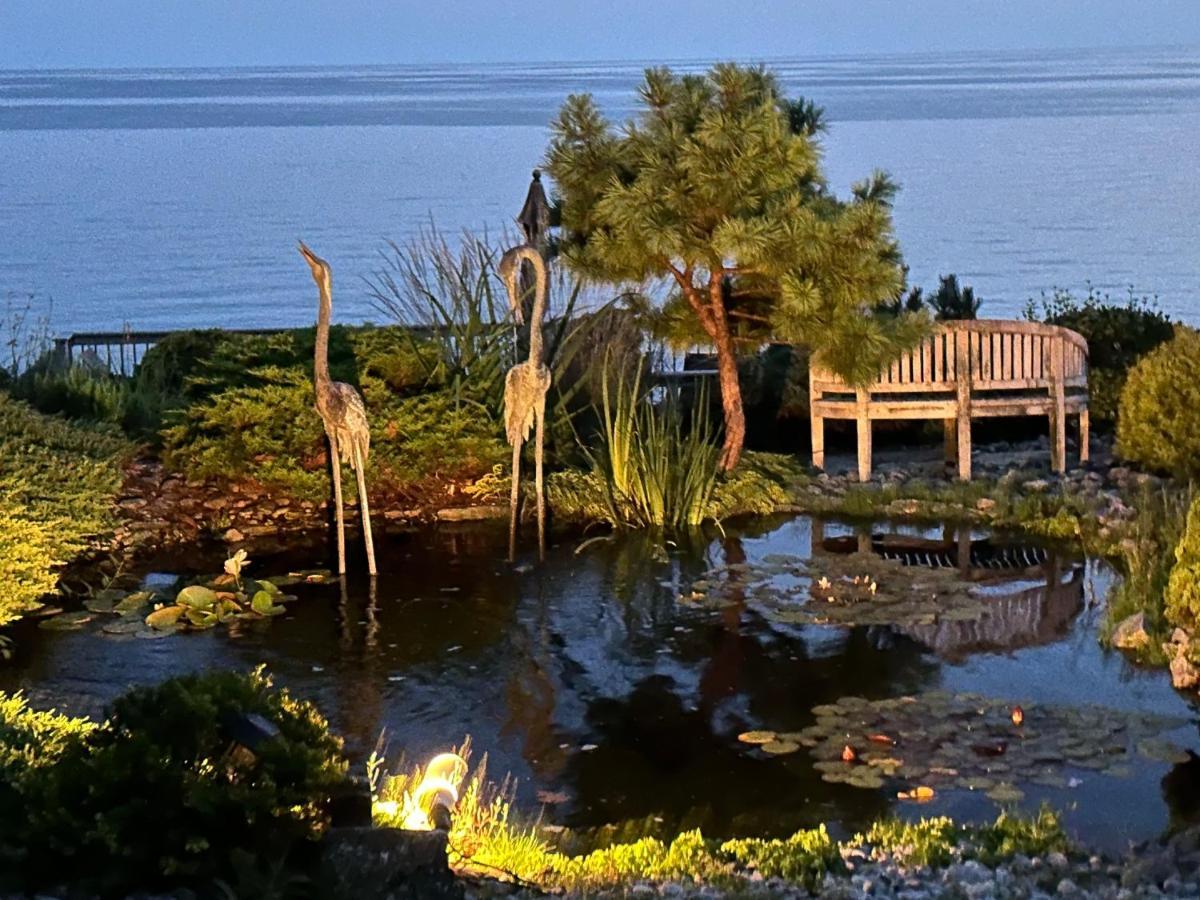 Bed and Breakfast The Wind In The Willows - Luxury Lakefront Oasis Cobourg Zewnętrze zdjęcie
